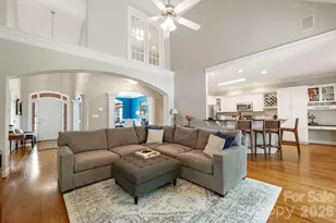 305 Forbes Ct, Lake Wylie, SC 29710 - Photo 10