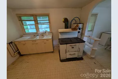 1327 Nc 80 Highway, Bakersville, NC 28705 - Photo 16