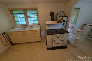 1327 Nc 80 Hwy, Bakersville, NC 28705 - Photo 16