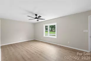711 King Arthur Dr, Gastonia, NC 28056 - Photo 8