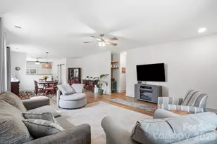 2211 Savannah Hills Dr, Matthews, NC 28105 - Photo 4