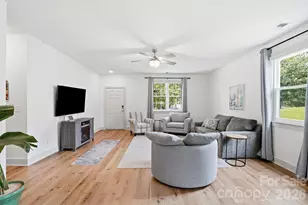 2211 Savannah Hills Dr, Matthews, NC 28105 - Photo 8