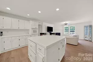 15715 Youngblood Rd, Charlotte, NC 28278 - Photo 8