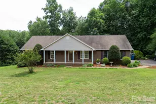 1724 Wellington Ave, Newton, NC 28658 - Photo 1