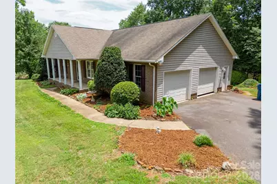 1724 Wellington Avenue, Newton, NC 28658 - Photo 2