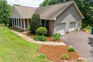 1724 Wellington Ave, Newton, NC 28658 - Photo 2