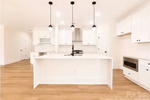 1242 N Sharon Amity Rd, Charlotte, NC 28211 - Photo 6
