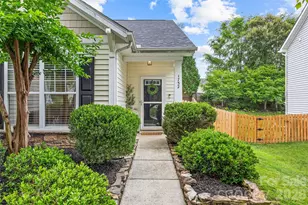 1732 Crabapple Tree Ln, Charlotte, NC 28214 - Photo 4