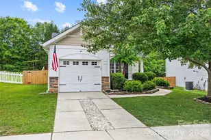 1732 Crabapple Tree Ln, Charlotte, NC 28214 - Photo 2