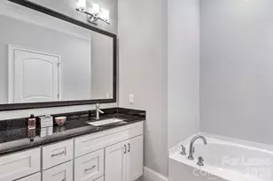 2100 Queens Rd W, Charlotte, NC 28207 - Photo 10