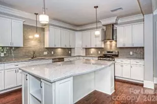 2100 Queens Rd W, Charlotte, NC 28207 - Photo 4