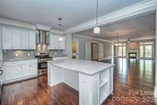2100 Queens Rd W, Charlotte, NC 28207 - Photo 4