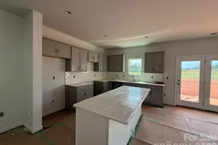 4017 Juno Dr, Charlotte, NC 28215 - Photo 4