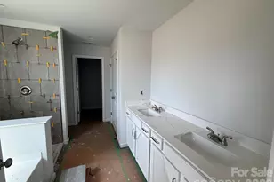 4017 Juno Dr, Charlotte, NC 28215 - Photo 8