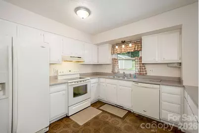 107 Maywood Road, Hendersonville, NC 28792 - Photo 8