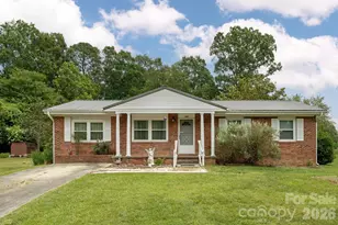 107 Maywood Rd, Hendersonville, NC 28792 - Photo 1
