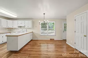 9624 Forest Dr, Charlotte, NC 28216 - Photo 10