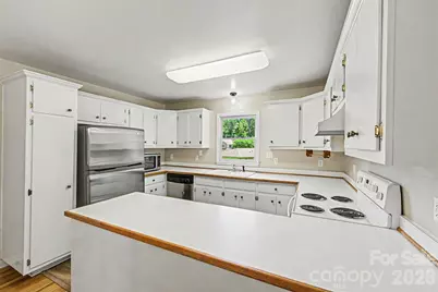 9624 Forest Drive, Charlotte, NC 28216 - Photo 8