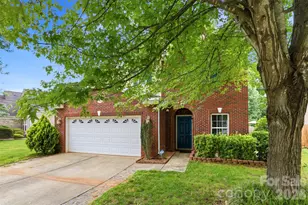 14021 Pinyon Pine Ln, Charlotte, NC 28215 - Photo 2