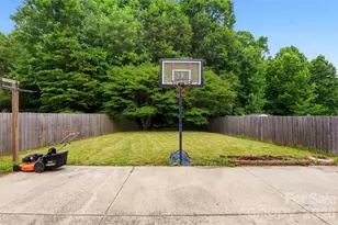 14021 Pinyon Pine Ln, Charlotte, NC 28215 - Photo 28