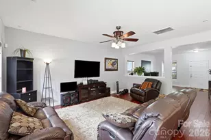 14021 Pinyon Pine Ln, Charlotte, NC 28215 - Photo 8