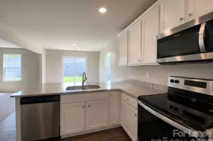 8100 Derby Woods Ln, Charlotte, NC 28214 - Photo 6