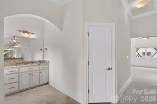 2132 Foxcroft Woods Ln, Charlotte, NC 28211 - Photo 30