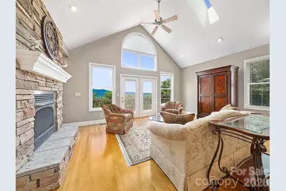 67 Ashefield Court, Hendersonville, NC 28791 - Photo 2
