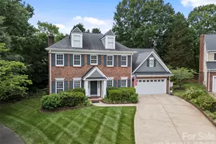 6202 Hickory Cove Ln, Charlotte, NC 28269 - Photo 2
