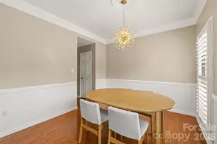 6202 Hickory Cove Ln, Charlotte, NC 28269 - Photo 10