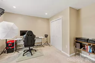 6202 Hickory Cove Ln, Charlotte, NC 28269 - Photo 30