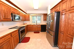 3675 Rock Bridge Dr NE, Conover, NC 28613 - Photo 14