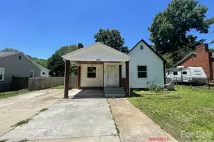 1212 Meadow Ln Ln, Charlotte, NC 28205 - Photo 2