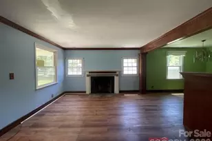 1212 Meadow Ln Ln, Charlotte, NC 28205 - Photo 4