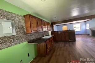 1212 Meadow Ln Ln, Charlotte, NC 28205 - Photo 8