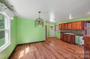 1212 Meadow Ln Ln, Charlotte, NC 28205 - Photo 4