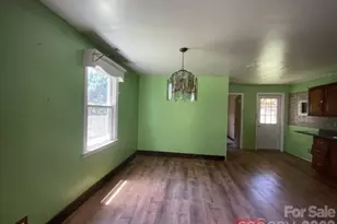 1212 Meadow Ln Ln, Charlotte, NC 28205 - Photo 6