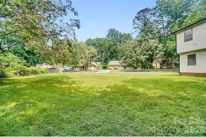 900 Highland Mist Lane, Charlotte, NC 28215 - Photo 40