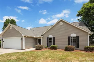 439 Glensprings Dr, Fletcher, NC 28732 - Photo 2