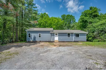 323 Stepp Avenue, Hendersonville, NC 28739 - Photo 2