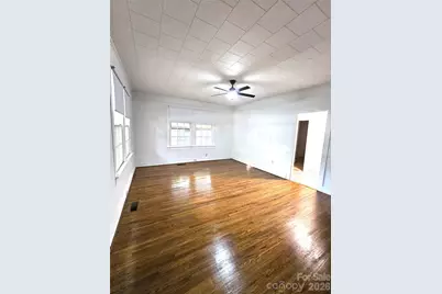 1129 W 5th Avenue, Gastonia, NC 28052 - Photo 4