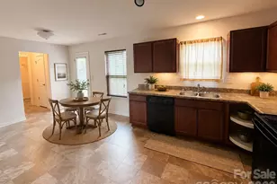 2602 Meadow Knoll Dr, Charlotte, NC 28269 - Photo 2