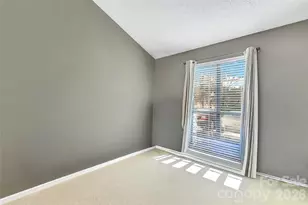 8073 Charter Oak Ln, Charlotte, NC 28226 - Photo 14