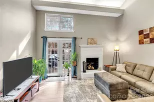 8073 Charter Oak Ln, Charlotte, NC 28226 - Photo 2