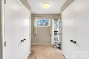 8073 Charter Oak Ln, Charlotte, NC 28226 - Photo 4