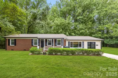 611 W Lewis Street, Dallas, NC 28034 - Photo 2