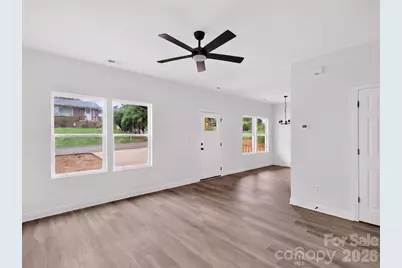 417 8th Street Drive SW, Hickory, NC 28602 - Photo 4