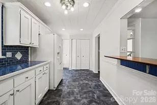 1402 1st Ave Pl NW, Hickory, NC 28601 - Photo 8