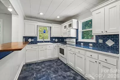 1402 1st Avenue Place NW, Hickory, NC 28601 - Photo 2