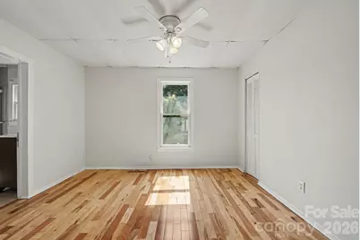 1402 1st Avenue Place NW, Hickory, NC 28601 - Photo 4